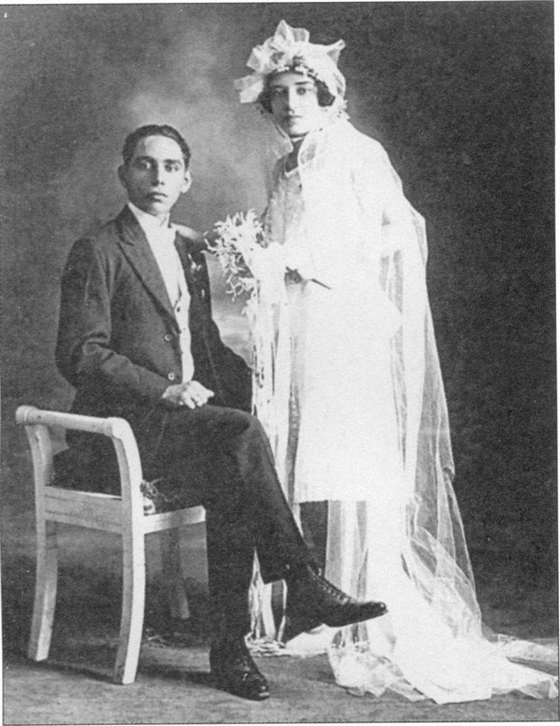 Родители писателя — Габриель Элихио Гарсия и Луиса Сантьяга (1926 год)